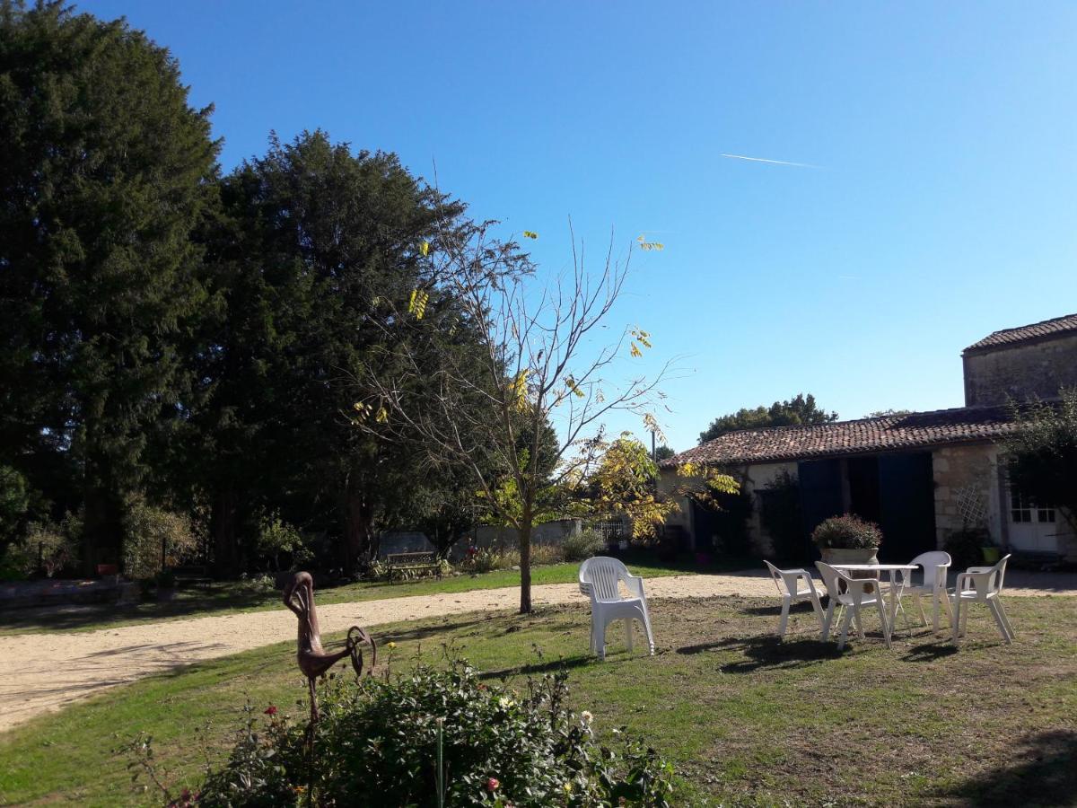 Le Logis Du Plessis Bed & Breakfast Chaniers Eksteriør bilde
