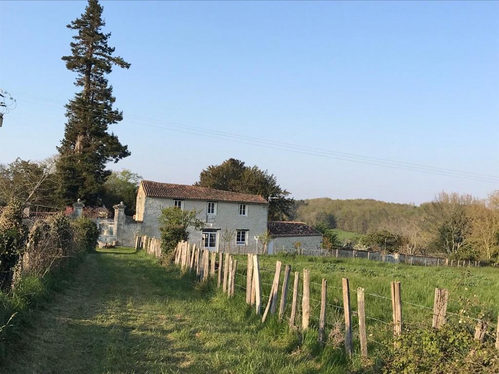 Le Logis Du Plessis Bed & Breakfast Chaniers Eksteriør bilde