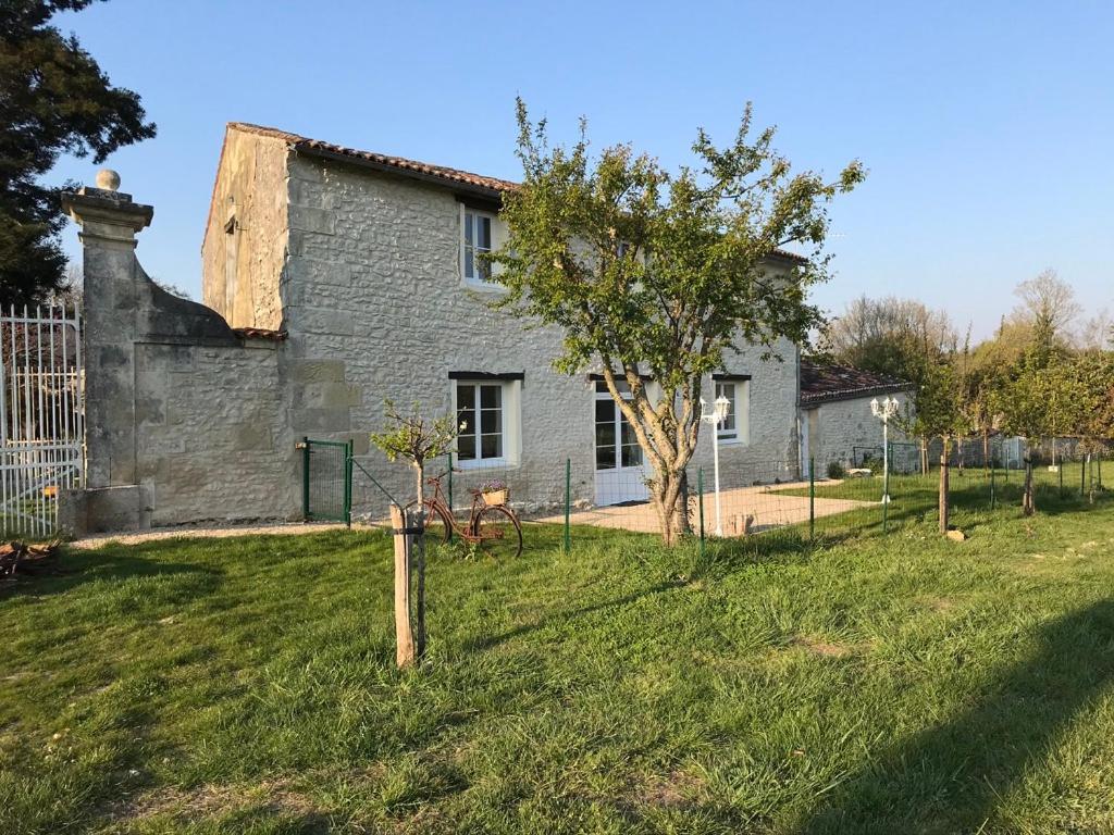 Le Logis Du Plessis Bed & Breakfast Chaniers Eksteriør bilde